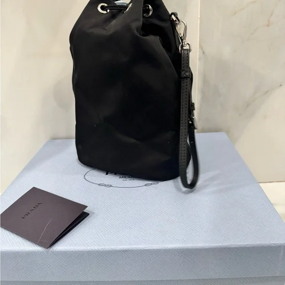 ✨ Prada Re-Nylon Bucket Pouch – Black ✨ - Picture 7 of 9